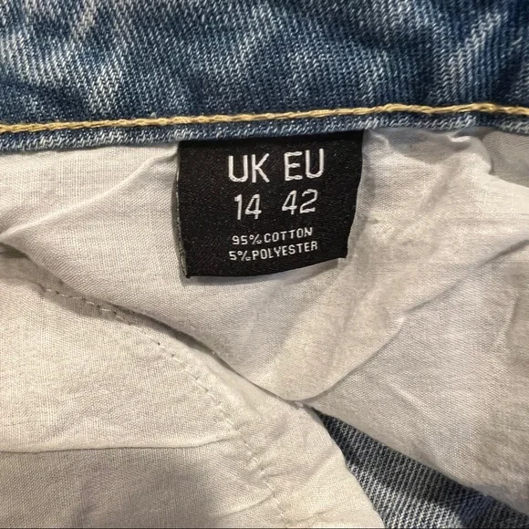 PrettyLittleThing Vintage Wash Distressed Denim Mom Shorts (12) - Picture 11 of 13